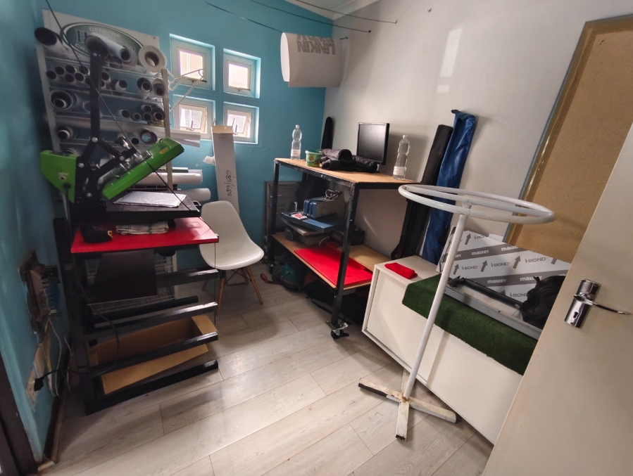 To Let commercial Property for Rent in Buitenverwagting Western Cape